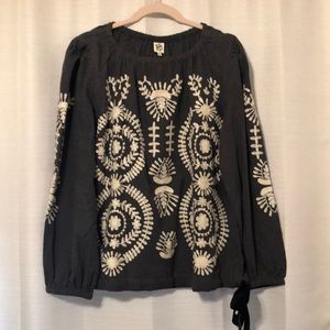 IVY JANE EMBROIDERED TOP